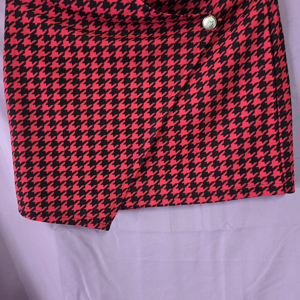 SHEIN Bold Red and Black Houndstooth Mini Skirt